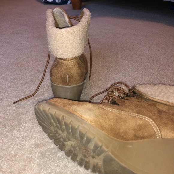 Beige size 8.5 wedge booties - Picture 4 of 4